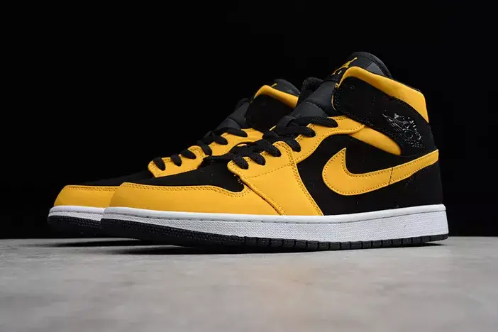 AIR JORDAN 1 MID Cozy 3689 