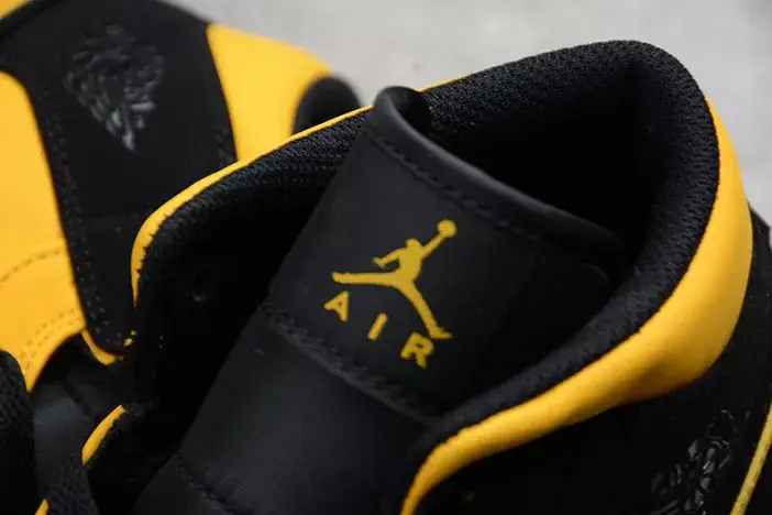 AIR JORDAN 1 MID Cozy 3689 