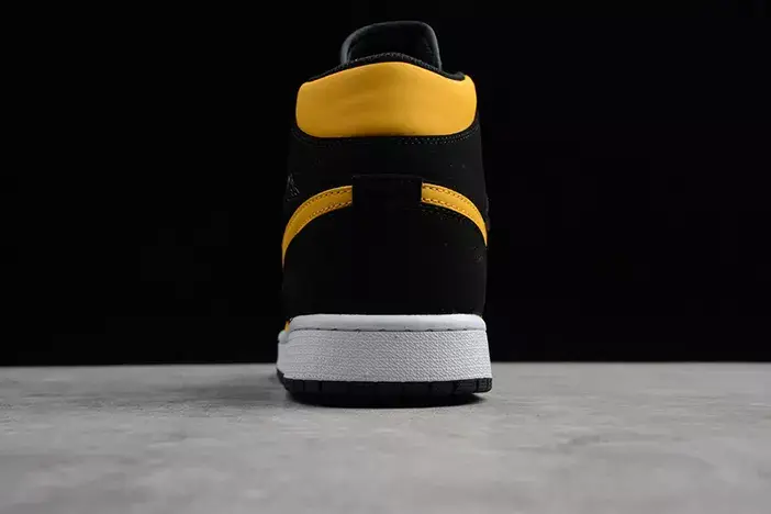 AIR JORDAN 1 MID Cozy 3689 