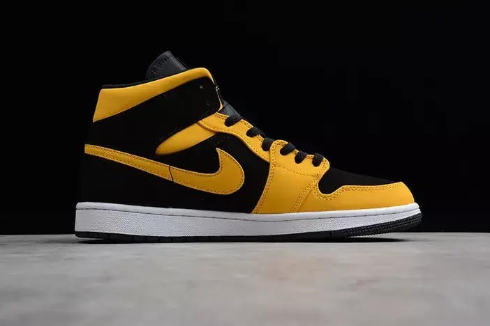 AIR JORDAN 1 MID Cozy 3689 