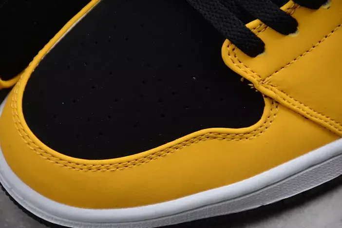 AIR JORDAN 1 MID Cozy 3689 