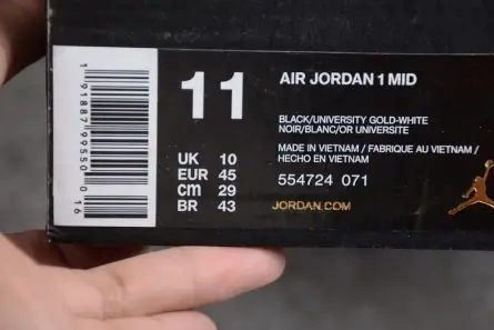 AIR JORDAN 1 MID Cozy 3689 