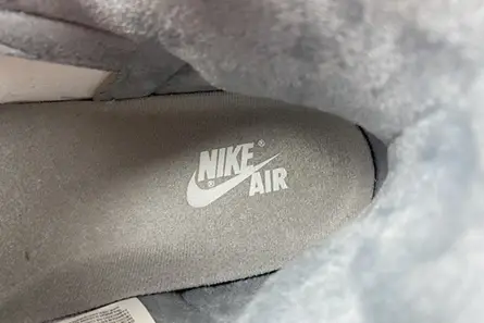 Air Jordan 1 High OG ‘Stealth 555088-037 Cozy 7070 