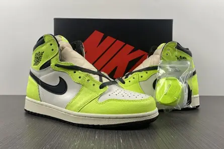 Air Jordan 1 Retro High OG Visionaire 555088-702 DailyWear 903 