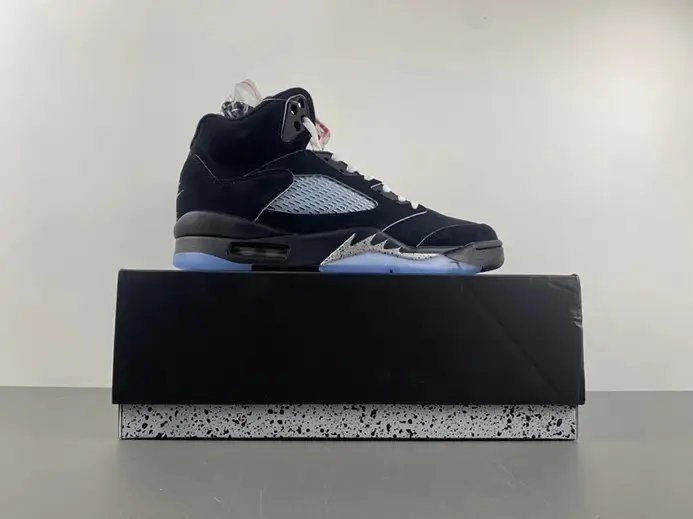 Air Jordan 5 “Black Metallic Reimagined” HF3975-001 Classic 6022 