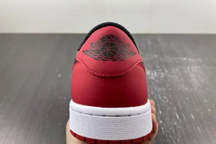 AllSeason 9700 Jordan 1 Retro Low OG Black Toe  CZ0790-106 
