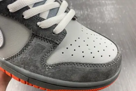 Bright 7492 Nike SB Dunk Low Staple NYC Pigeon  304292-011 