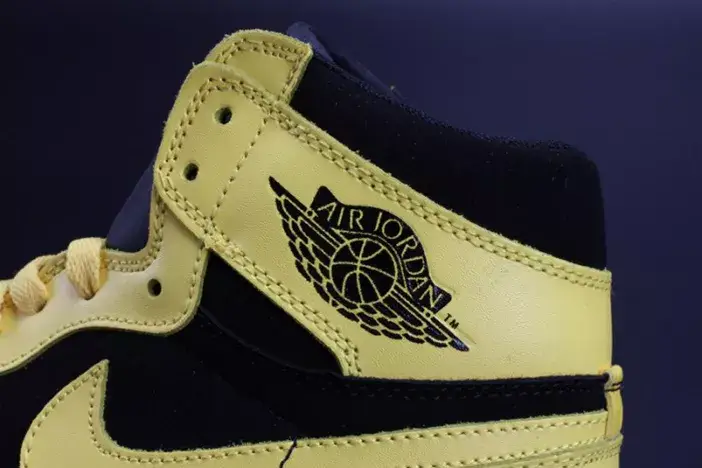 Comfortable 9813 Air Jordan 1 Retro Mid 'New Love 554724-035 