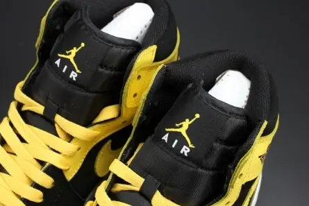 Comfortable 9813 Air Jordan 1 Retro Mid 'New Love 554724-035 