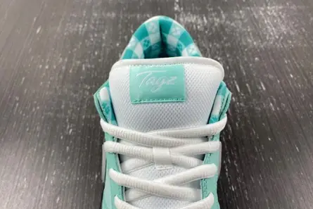 Compact 3612 Concepts x TIFFANY CO. x Nike SB Dunk Low BV1310-402 