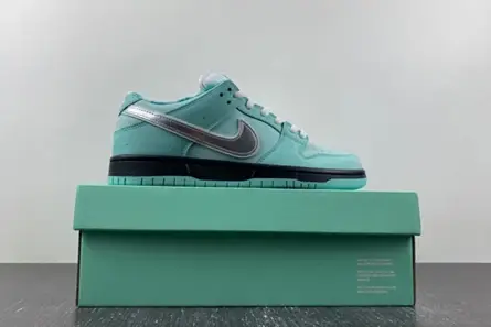 Compact 3612 Concepts x TIFFANY CO. x Nike SB Dunk Low BV1310-402 