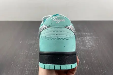Compact 3612 Concepts x TIFFANY CO. x Nike SB Dunk Low BV1310-402 
