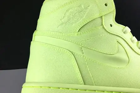 Compact 5434 Air Jordan 1 WMNS “Barely Volt” AH7389-700 