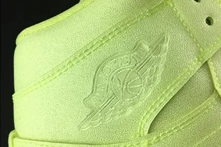 Compact 5434 Air Jordan 1 WMNS “Barely Volt” AH7389-700 