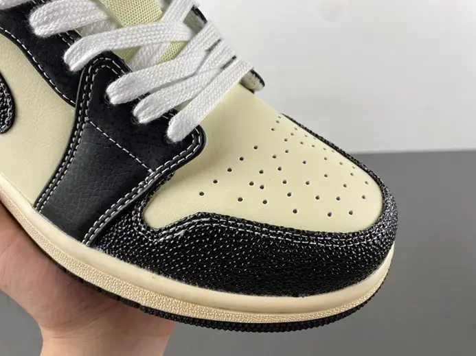 Compact 8506 Jordan 1 Low SE Coconut Milk Black Muslin HQ3437-101 