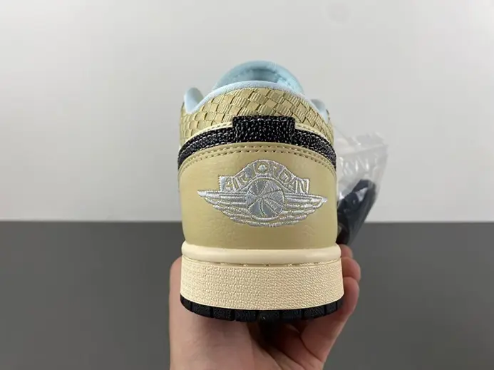 Compact 8506 Jordan 1 Low SE Coconut Milk Black Muslin HQ3437-101 