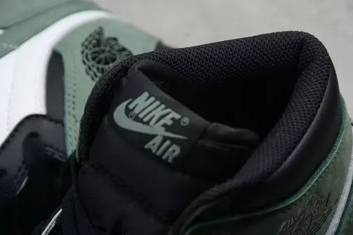 Cozy 7967 Air Jordan 1 Retro "Clay Green" 555088-135 