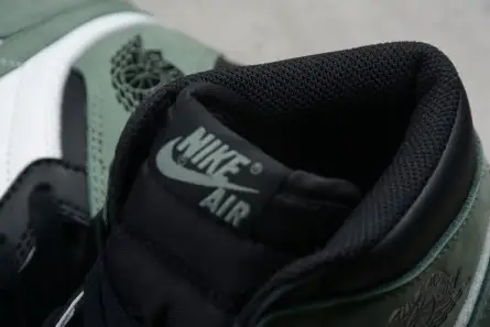 Cozy 7967 Air Jordan 1 Retro "Clay Green" 555088-135 