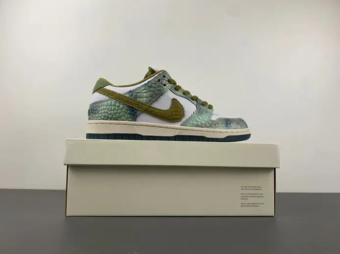 DailyWear 5040 Nike SB Dunk Low Alexis Sablone Chameleon  HJ3386-300 