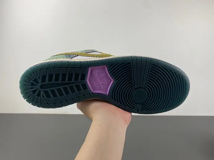 DailyWear 5040 Nike SB Dunk Low Alexis Sablone Chameleon  HJ3386-300 