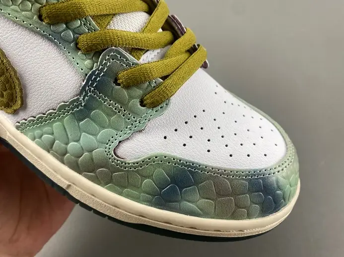 DailyWear 5040 Nike SB Dunk Low Alexis Sablone Chameleon  HJ3386-300 