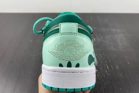 Efficient 7049 Jordan 1 Low DC0774-132 