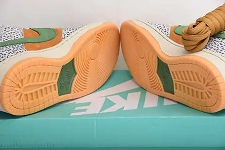EyeCatching 1500 Nike SB Dunk Low “Safari” CD2563-002 