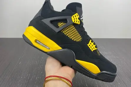 GoAnywhere 3575 Jordan 4 Retro Thunder (2023)  DH6927-017  CACD927