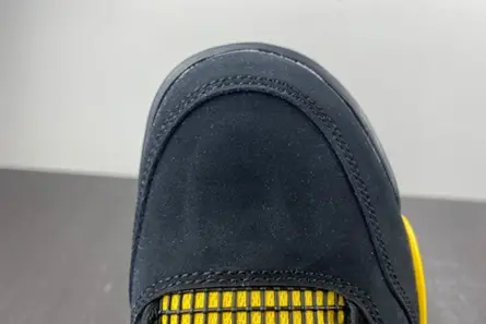 GoAnywhere 3575 Jordan 4 Retro Thunder (2023)  DH6927-017 