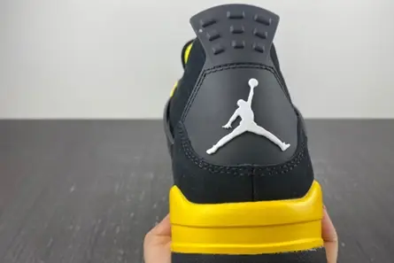 GoAnywhere 3575 Jordan 4 Retro Thunder (2023)  DH6927-017  CACD927