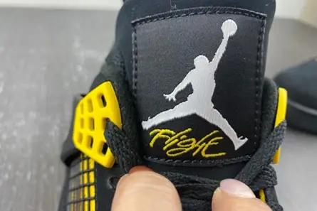 GoAnywhere 3575 Jordan 4 Retro Thunder (2023)  DH6927-017 