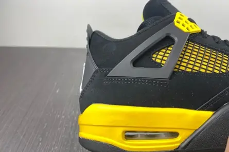 GoAnywhere 3575 Jordan 4 Retro Thunder (2023)  DH6927-017 