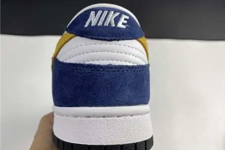 GoAnywhere 7861 Kasina x Nike Dunk Low CZ6501-100 