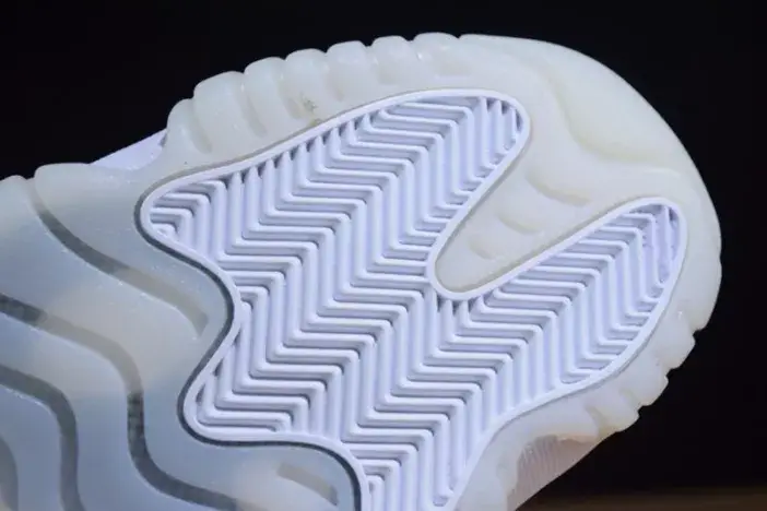 GoodFit 6257 Air Jordan 11 Low Heiress Frost White 897331-100 