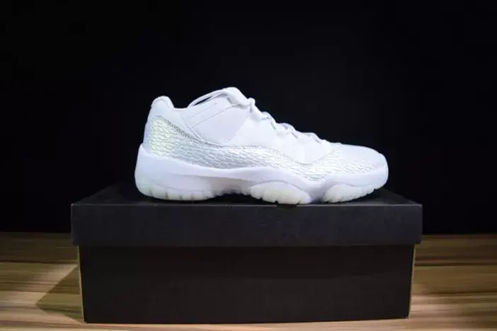 GoodFit 6257 Air Jordan 11 Low Heiress Frost White 897331-100 