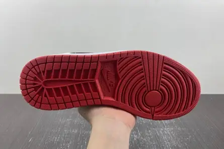 Jordan 1 Mid Gym Red Black Toe DQ8426-106 Reliable 1951 