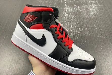 Jordan 1 Mid Gym Red Black Toe DQ8426-106 Reliable 1951 