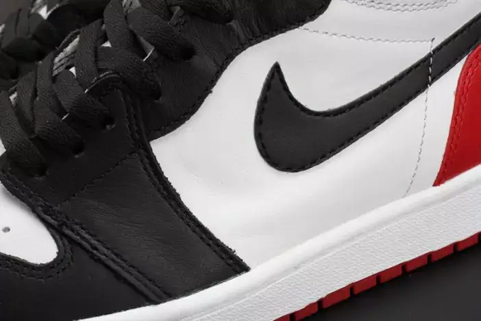 Jordan 1 Retro Black Toe 555088-125 Comfortable 5888 