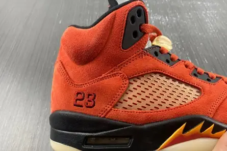 Jordan 5 Retro Dunk on Mars (W)  DD9336-800 Sophisticated 9679 