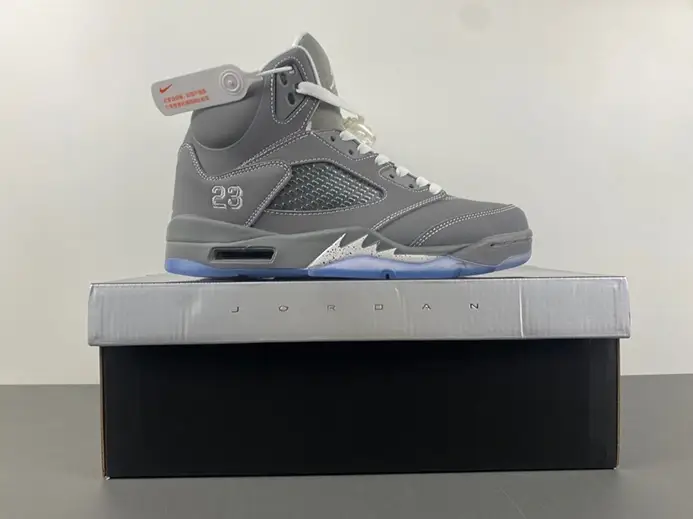 Jordan 5 Retro Wolf Grey  136027-005 Versatile 5507 