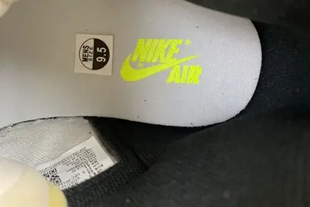 Minimalist 8871 Air Jordan 1 High OG “University Gold” 555088-118 