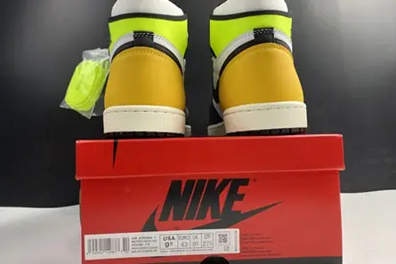 Minimalist 8871 Air Jordan 1 High OG “University Gold” 555088-118 