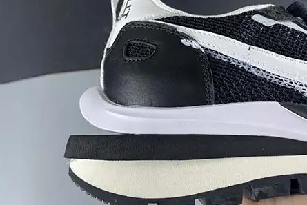 ModernLook 197 Sacai x Nike Pegasua Vaporfly Black White CI9928 001 