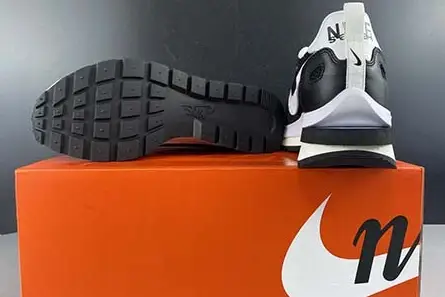 ModernLook 197 Sacai x Nike Pegasua Vaporfly Black White CI9928 001 