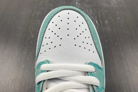 ModernLook 4758 Nike SB Dunk Low April Skateboards FD2562-400 