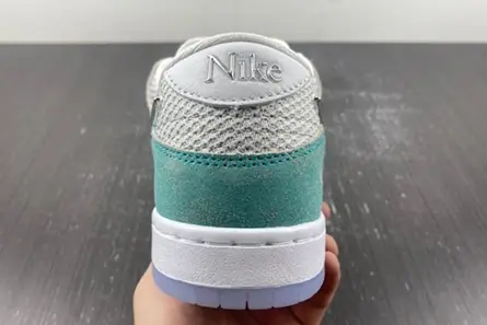 ModernLook 4758 Nike SB Dunk Low April Skateboards FD2562-400 