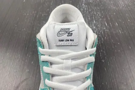 ModernLook 4758 Nike SB Dunk Low April Skateboards FD2562-400 