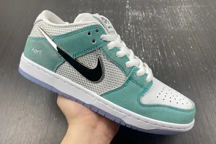 ModernLook 4758 Nike SB Dunk Low April Skateboards FD2562-400 