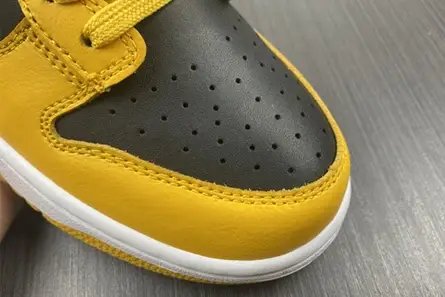 ModernLook 8082 Nike Dunk Low Takes on a Familiar “Goldenrod” Colorwa DD1391-004 