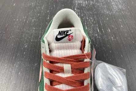 Nike Dunk Low SE All Petals United Fir Green (Women's)  FN8923-061 Reliable 1725 